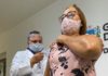 Primeira paraibana a tomar vacina contra a Covid-19 recebe a segunda dose do imunizante