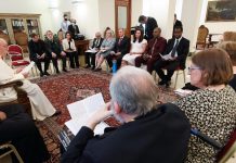 O Papa: farmacêuticos “ponte” entre cidadãos e serviço de saúde